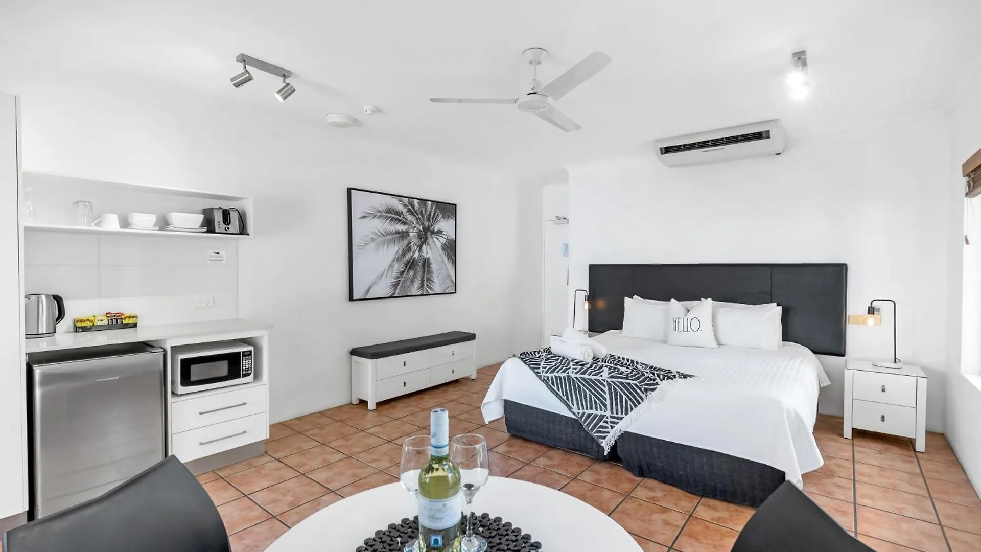 Ocean Outlook - Absolute Beachfront Studio Palm Cove