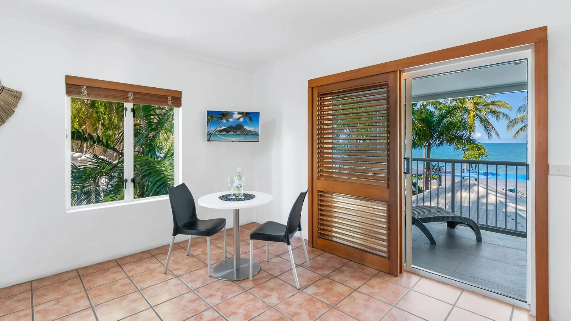 Ocean Outlook - Absolute Beachfront Studio Palm Cove 0*,