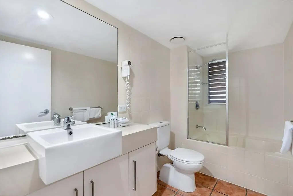 Apartment Ocean Outlook - Absolute Beachfront Studio Palm Cove