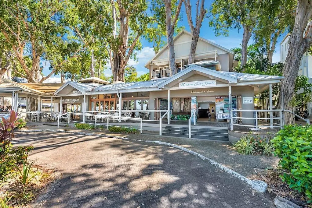 Apartment Ocean Outlook - Absolute Beachfront Studio Palm Cove