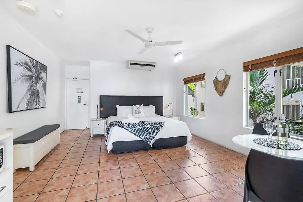 Apartment Ocean Outlook - Absolute Beachfront Studio Palm Cove Australia